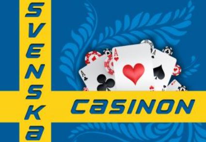 En svensk flagga med texten "Svenska casinon" och en mängd spelkort och spelmarker.